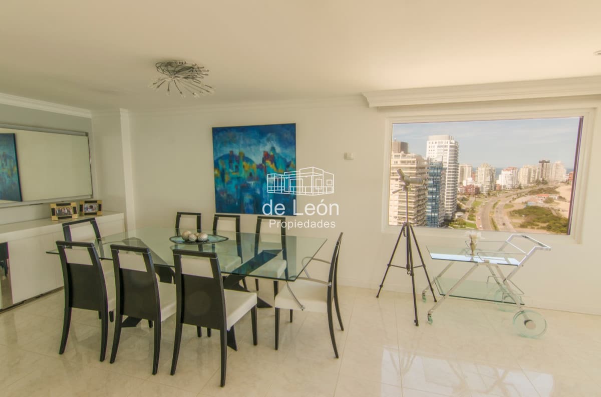 Departamento de 5 dormitorios frente al mar en Mansa, Punta del Este