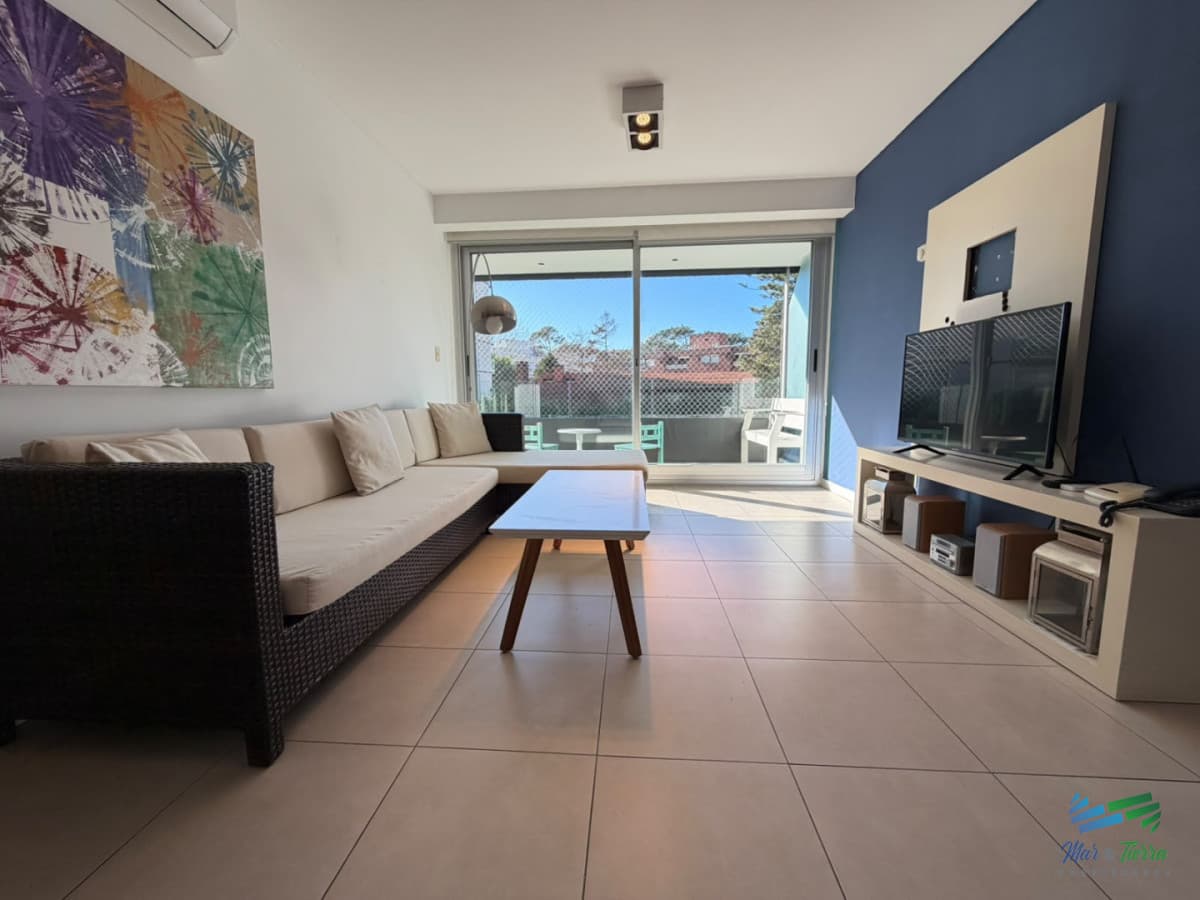 En venta apartamento 3 dormitorios en Playa Mansa, Punta del Este