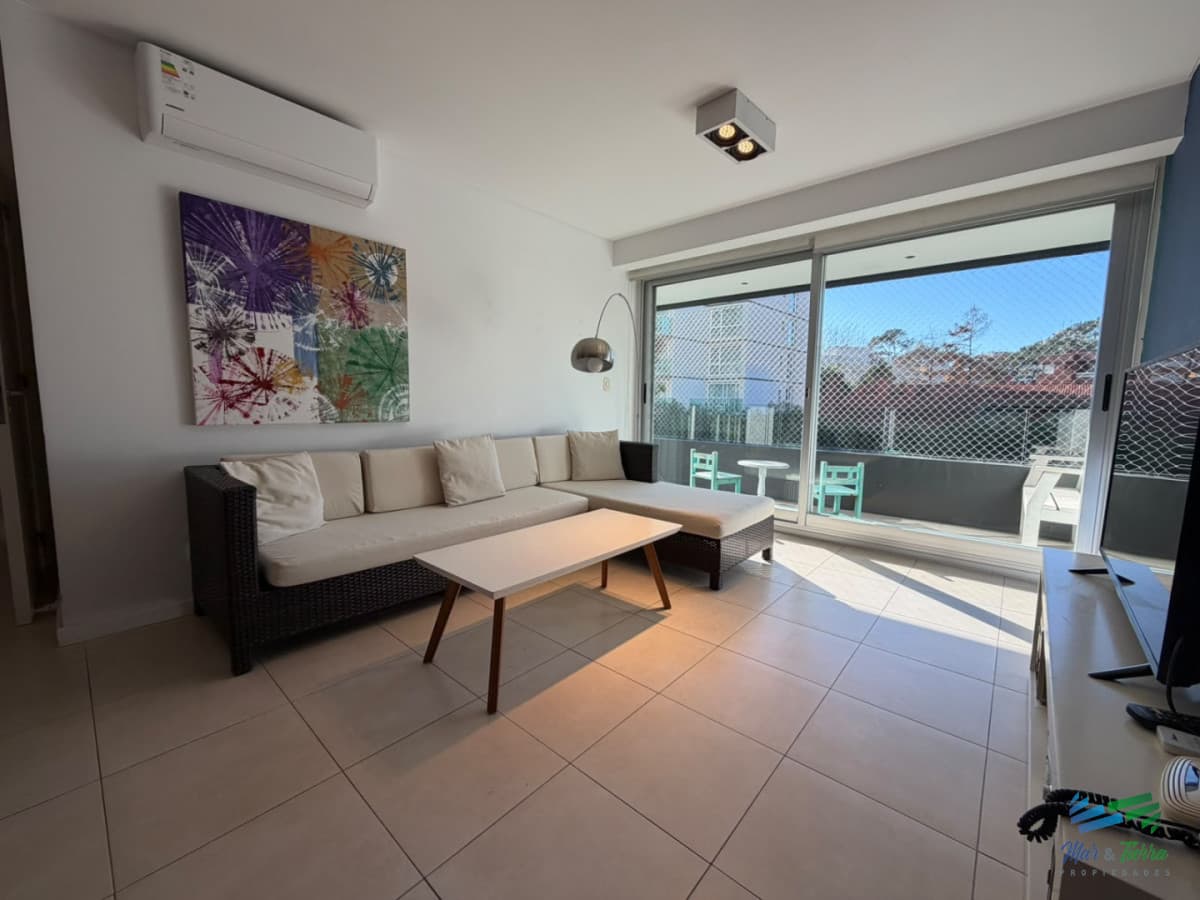 En venta apartamento 3 dormitorios en Playa Mansa, Punta del Este
