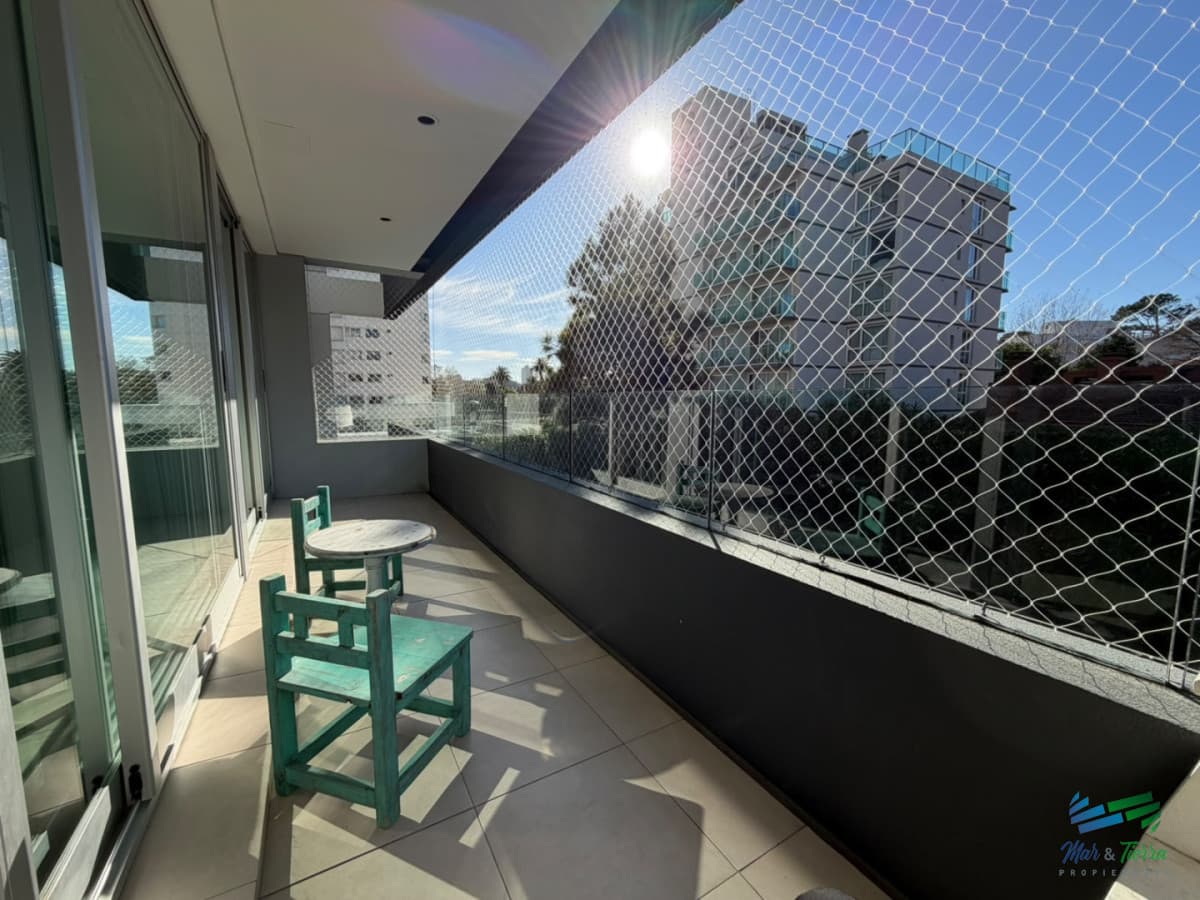 En venta apartamento 3 dormitorios en Playa Mansa, Punta del Este