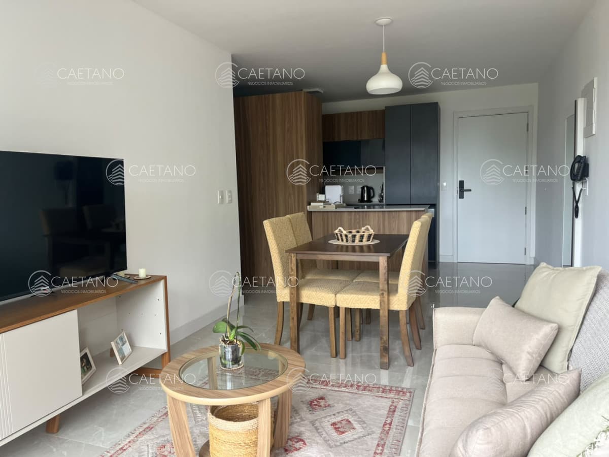 Departamento de dos dormitorios en venta con balcón y garage