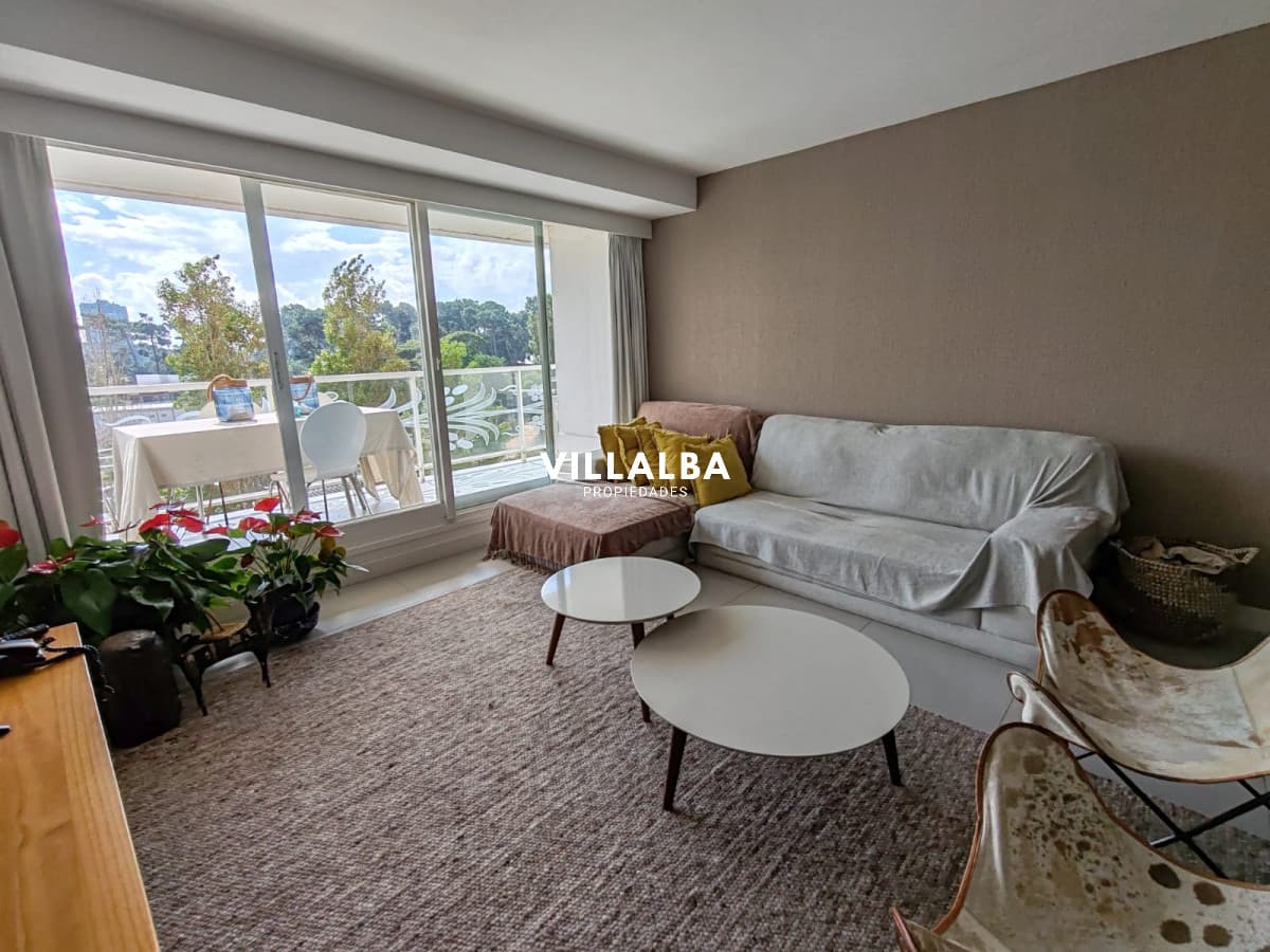 En venta apto 3 dormitorios en torre de categoría