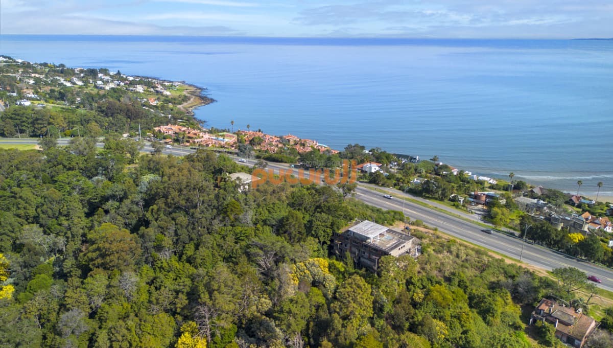 TERRENO PRIMERA LINEA EN PUNTO MAS ALTO DE PUNTA BALLENA