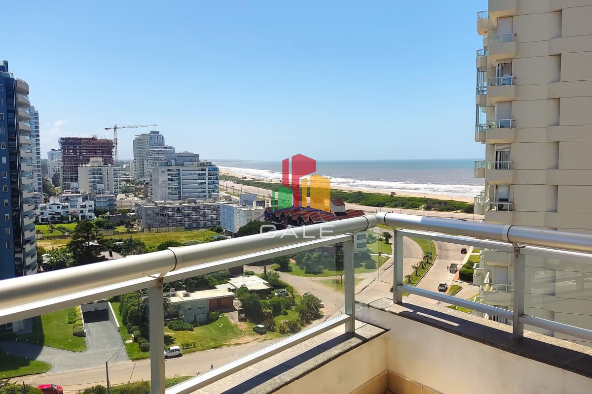 Excelente apartamento con vistas a playa brava!  -