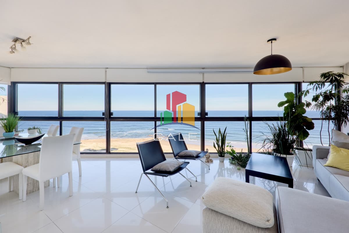 Hermoso Y Amplio Apartamento en Punta Del Este  -