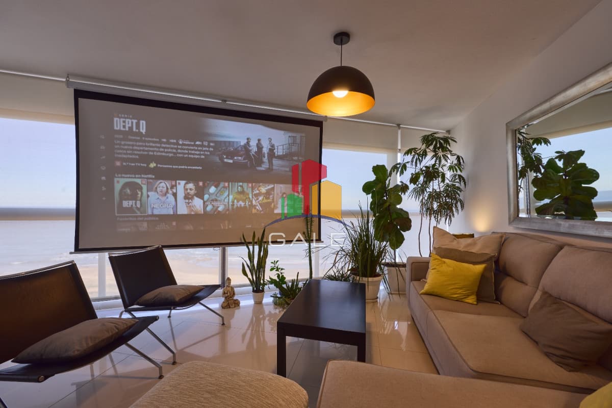 Hermoso Y Amplio Apartamento en Punta Del Este  -