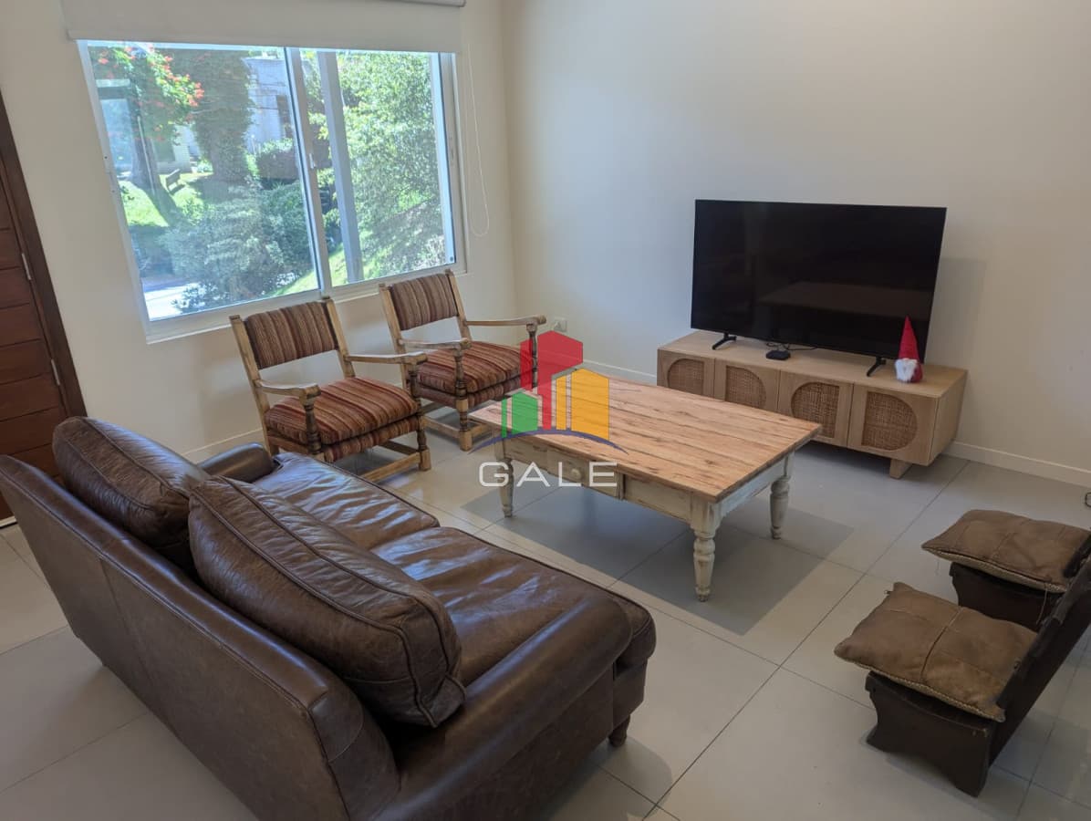 Hermosa casa 3 dormitorios y piscina en Playa Brava  -