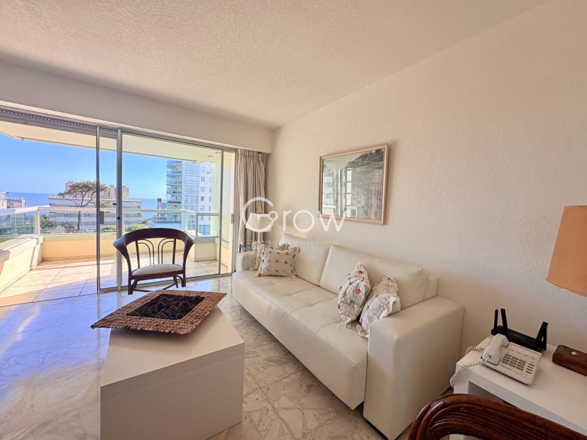 Apartamento en venta playa mansa tres dormitorios