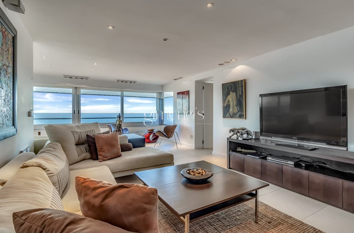 Espectacular Apartamento en Primera Línea Brava