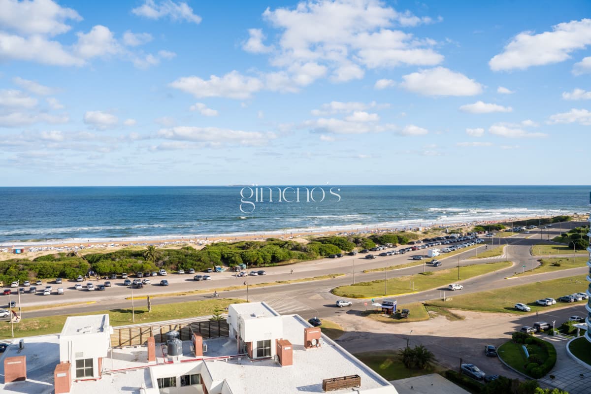 Venta Apartamento 3 dormitorios y dependencia - Playa Brava - Punta del Este