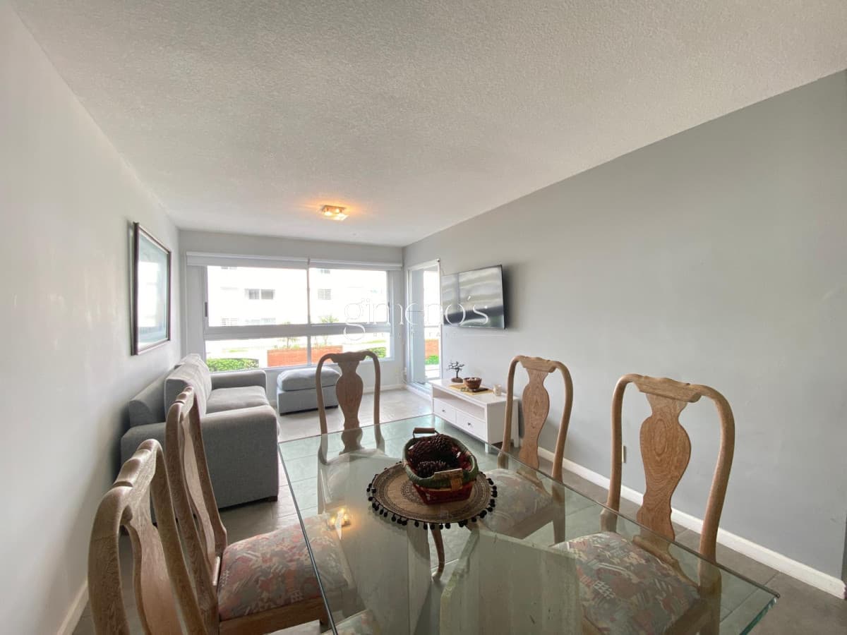 Apartamento 1 Dormitorio y medio en Playa Mansa - Punta del Este