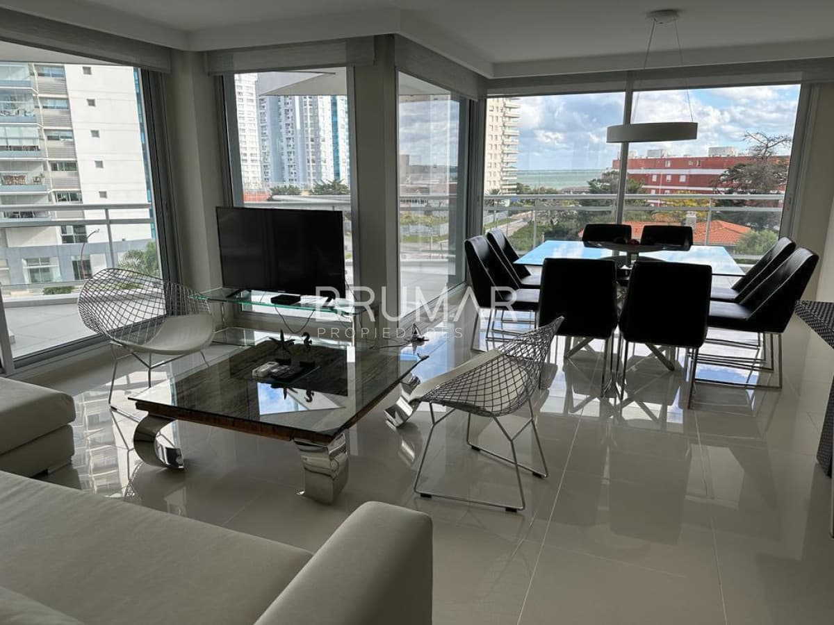 Venta Departamento Sunrise 3 dorm más dependencia de servicio