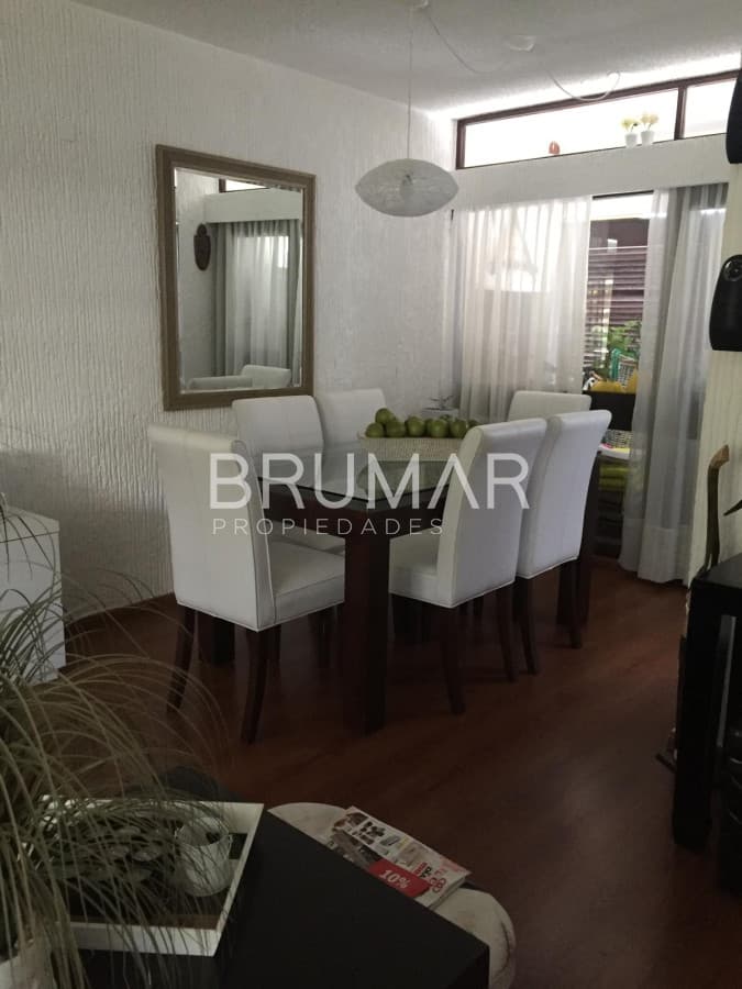 Venta departamento 2 dormitorios zona Roosevelt con estufa a leña y parrillero