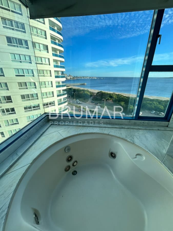 Apartamento frente al mar en Beverly Tower