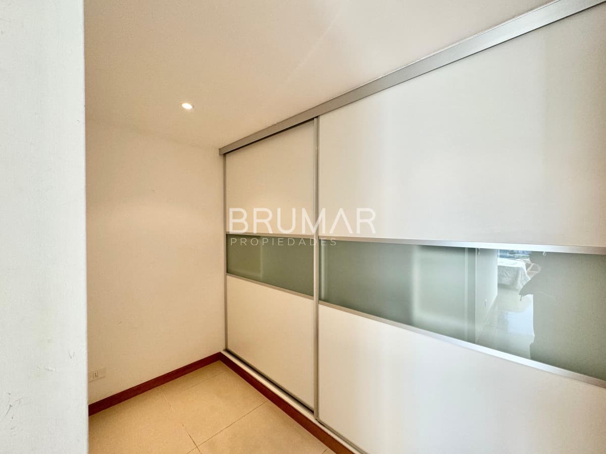 Apartamento en Venta de Dos Dormitorios Playa Brava