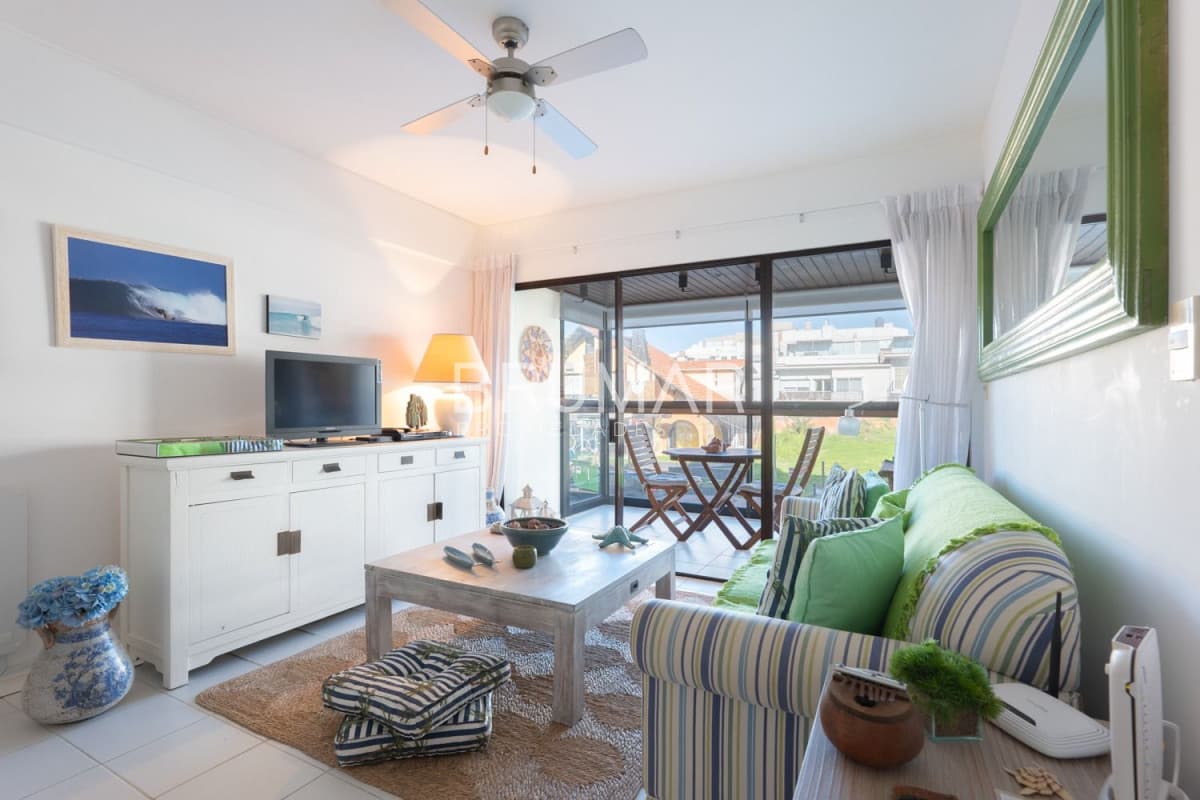 Apartamento en venta de 2 dormitorios en la Península de Punta del Este