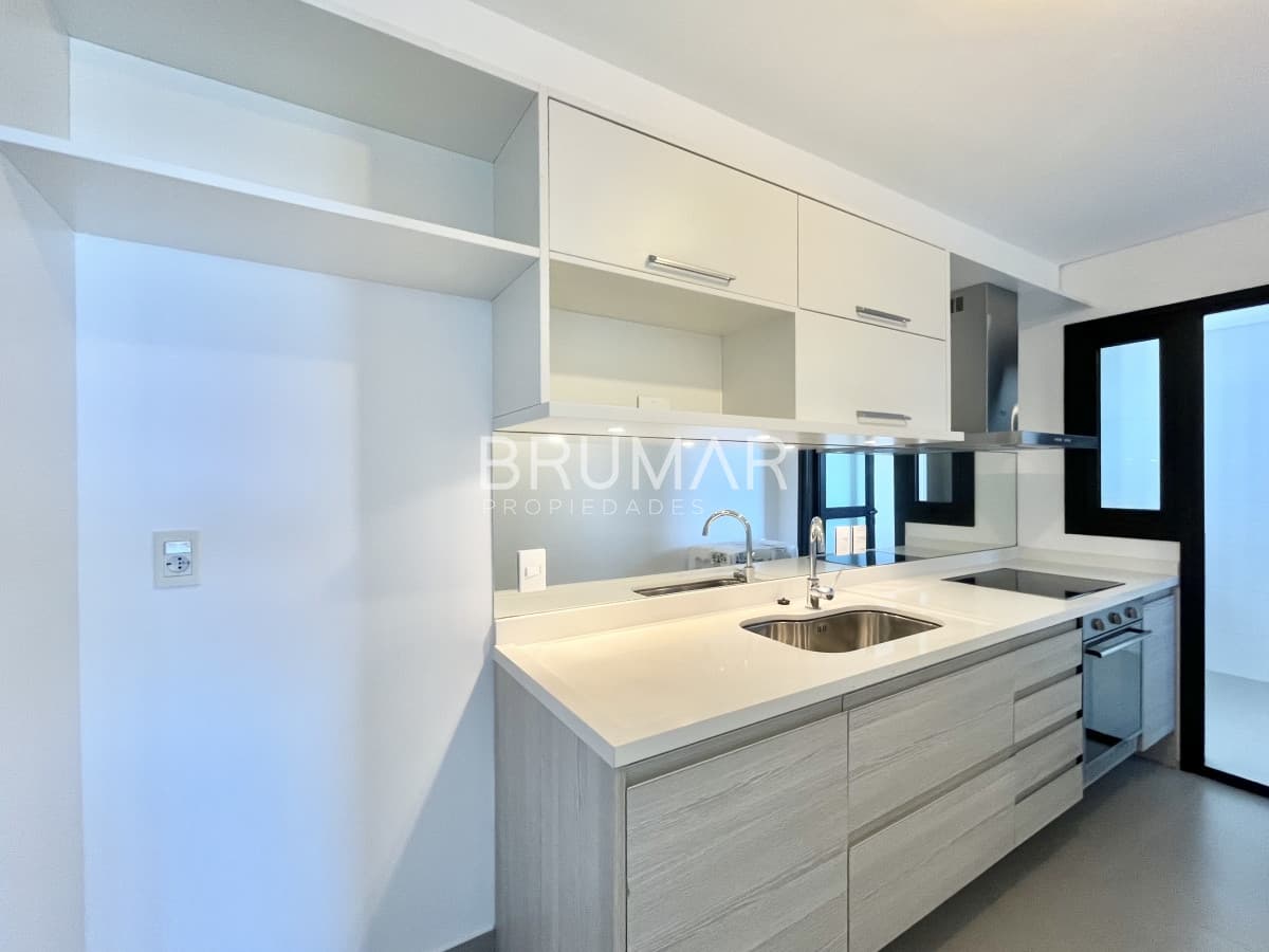 Venta apartamento 3 dormitorios terraza y parrillero frente al mar