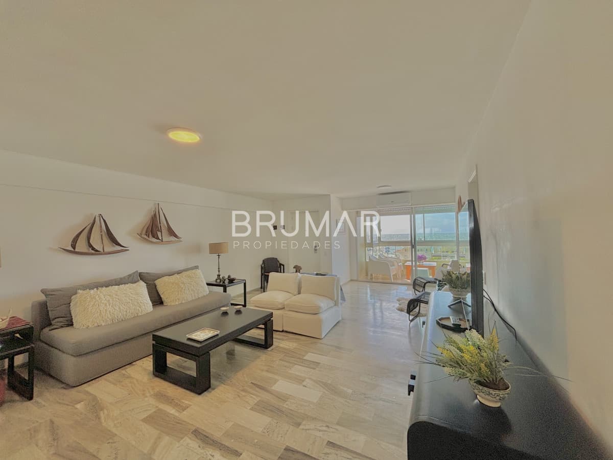 Venta apartamento 3 dormitorios Punta del Este vista al mar
