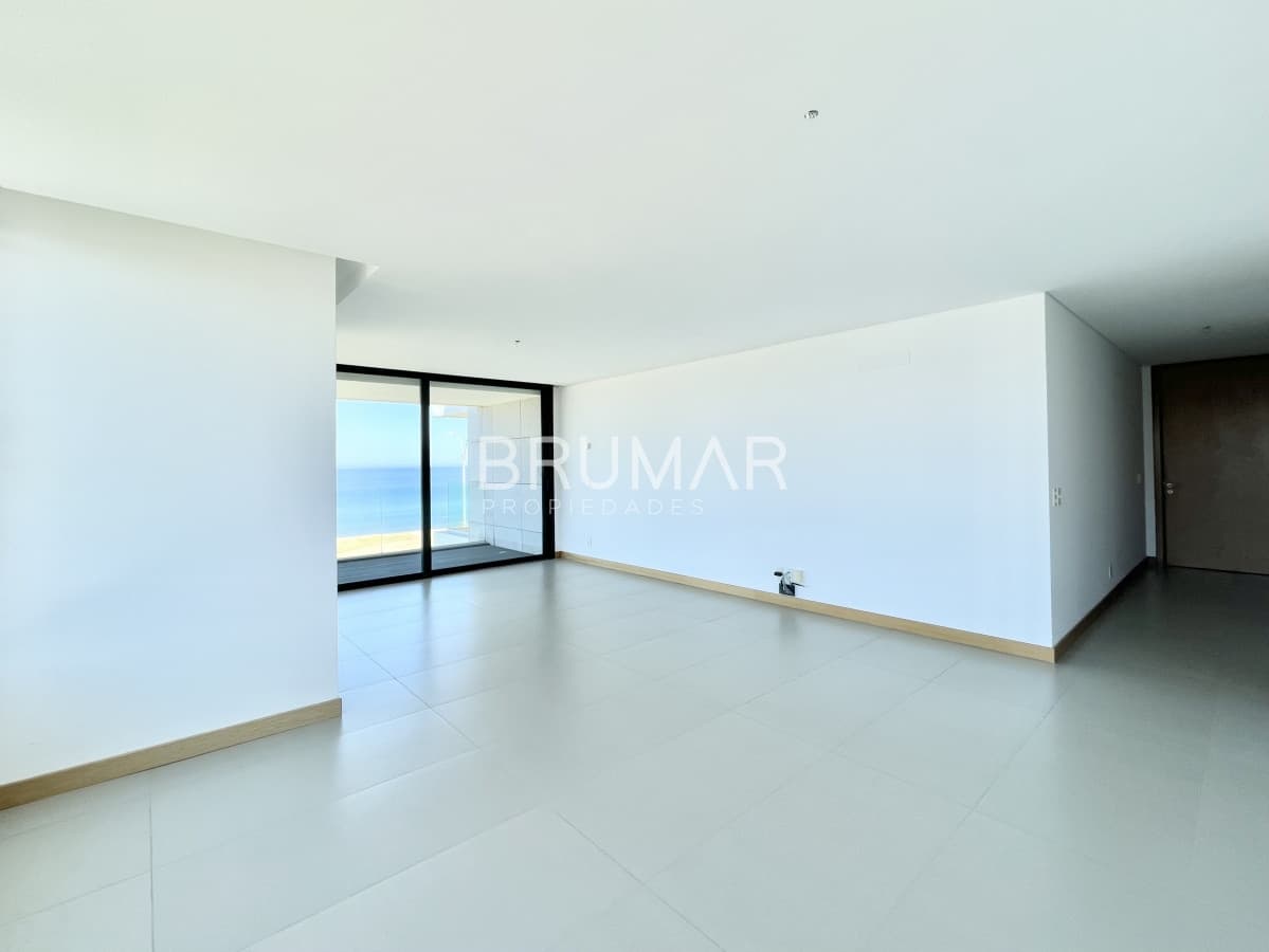 Venta apartamento 3 dormitorios terraza y parrillero frente al mar