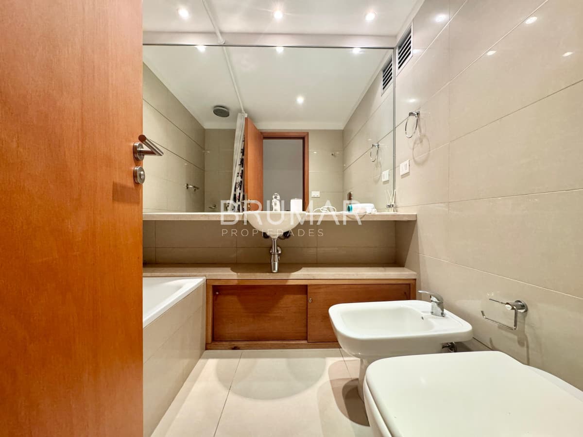 Apartamento en Venta de Dos Dormitorios Playa Brava