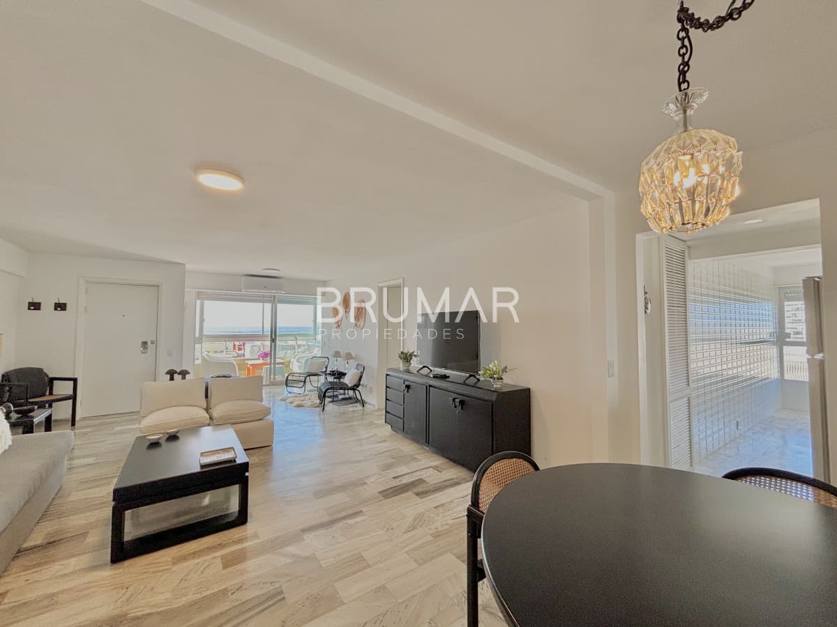 Venta apartamento 3 dormitorios Punta del Este vista al mar