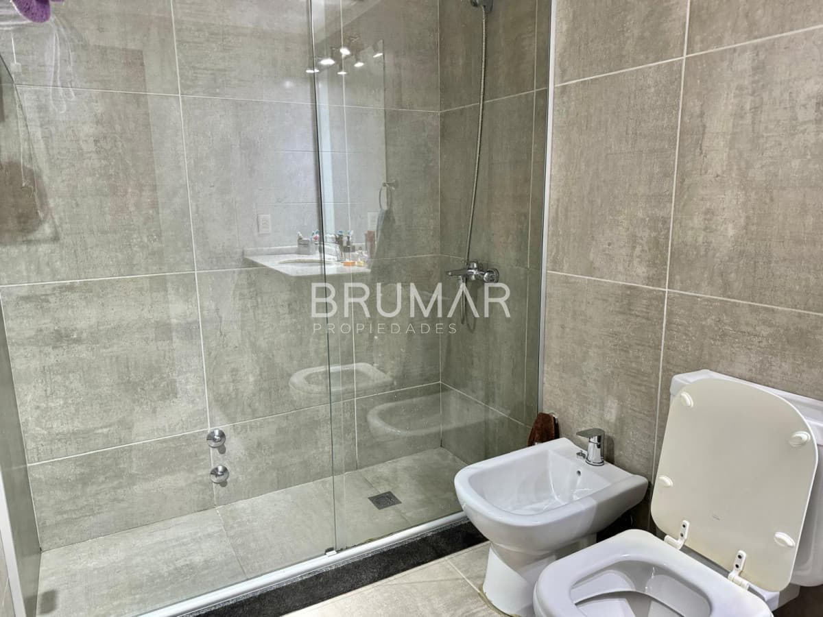 Apartamento en venta 3 dormitorios mas servicio completo.