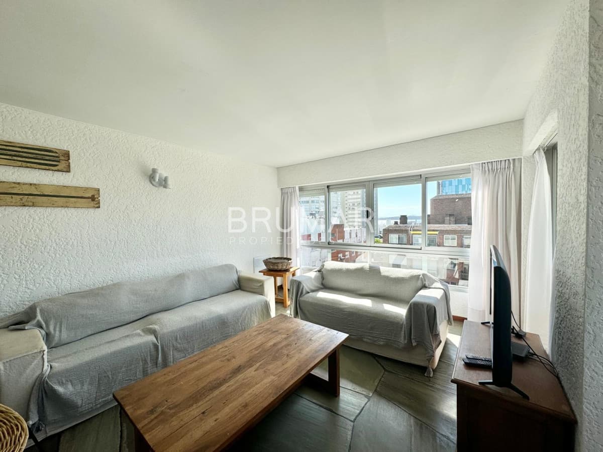Apartamento en venta de tres dormitorios en Punta del Este