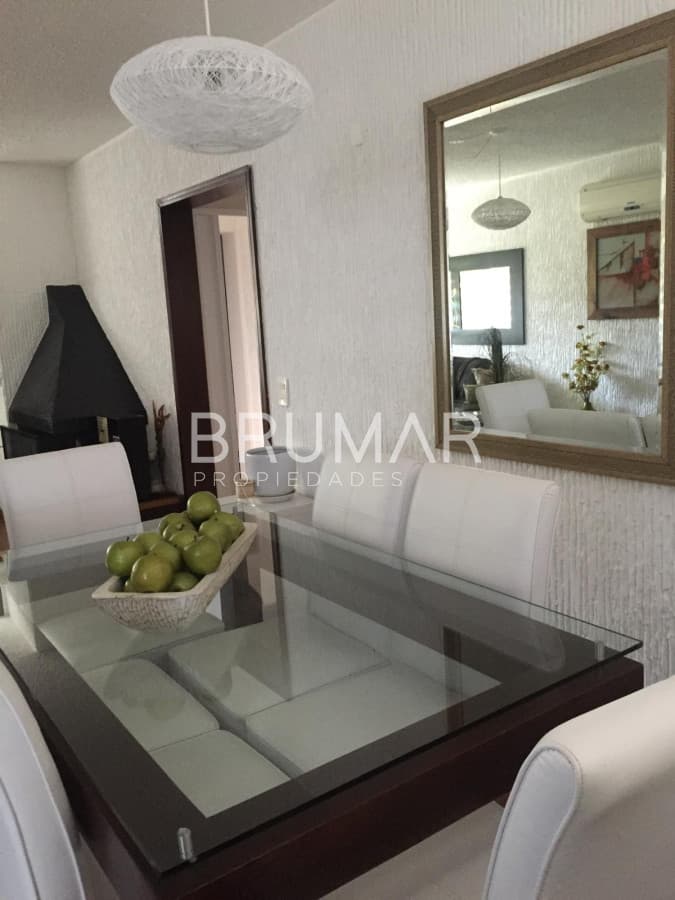 Venta departamento 2 dormitorios zona Roosevelt con estufa a leña y parrillero