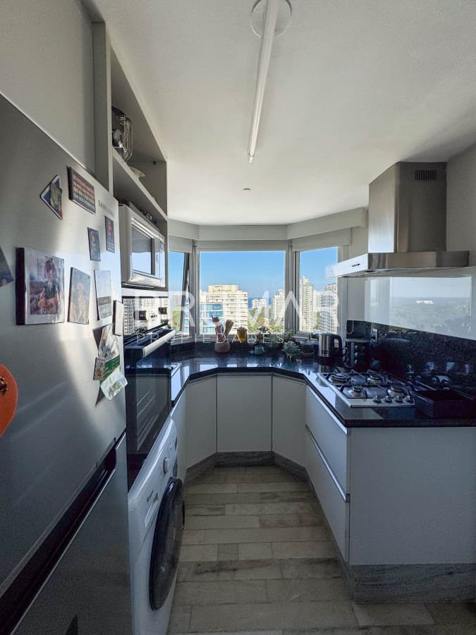 Venta apartamento 3 dormitorios frente al shopping