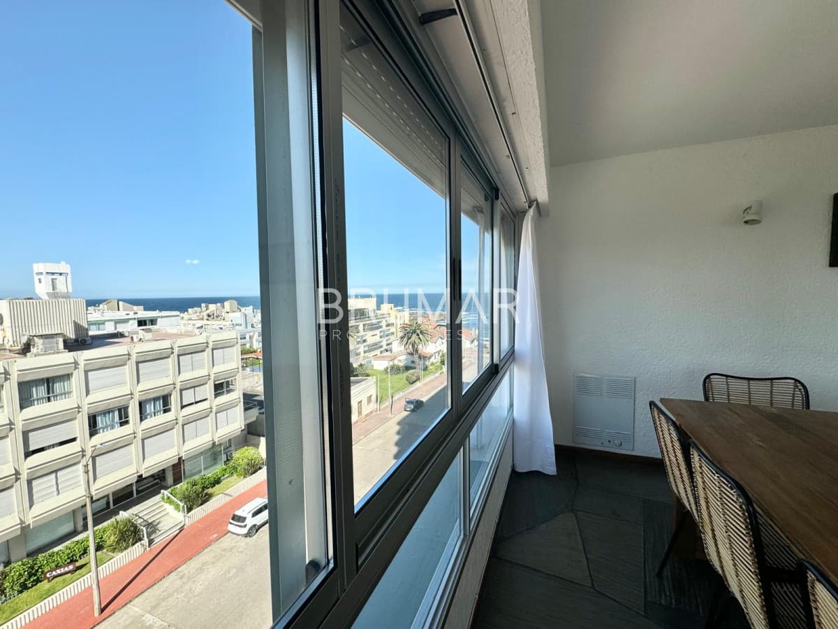 Apartamento en venta de tres dormitorios en Punta del Este