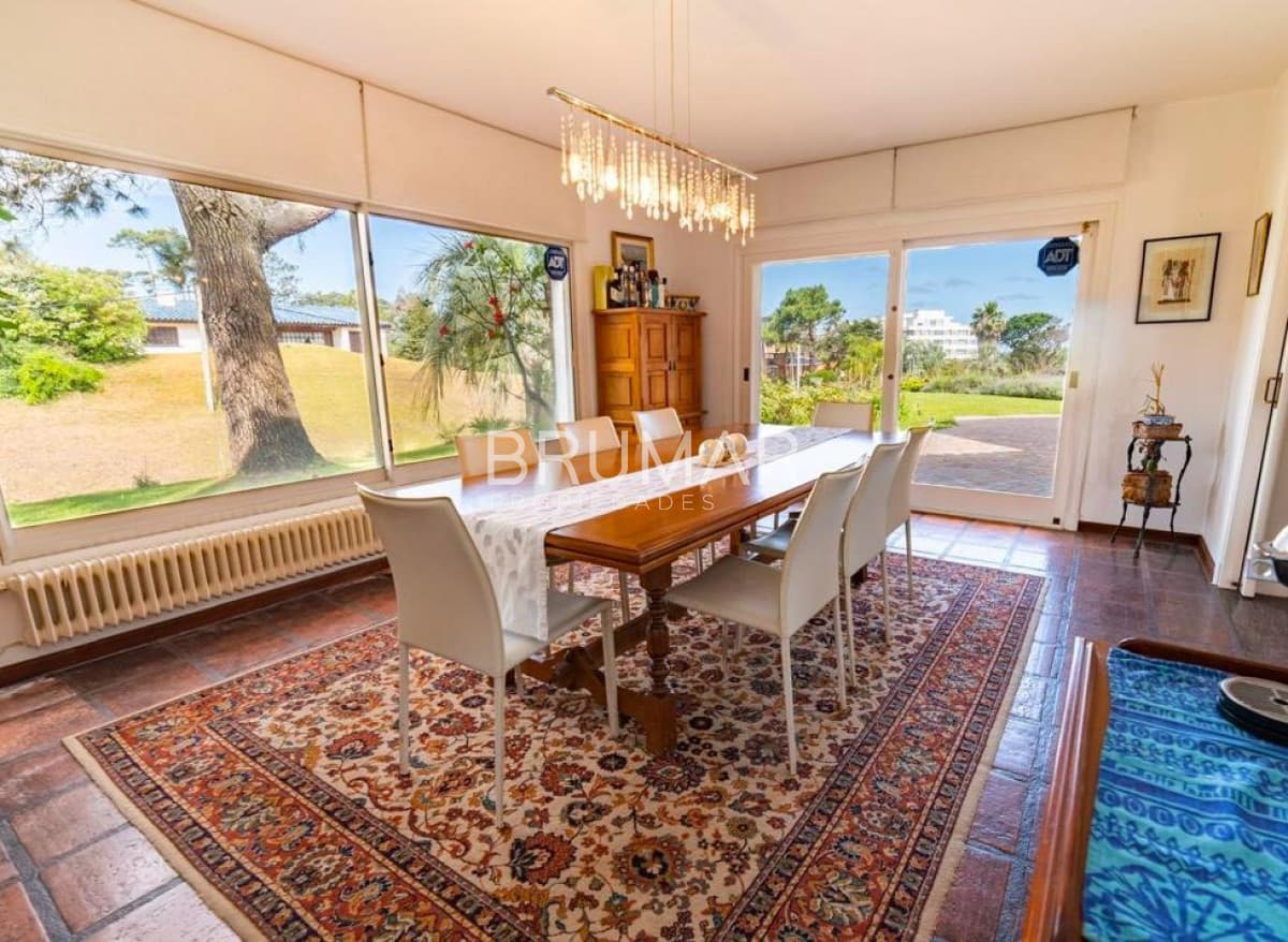 Venta de casa 6 dormitorios a una cuadra del mar