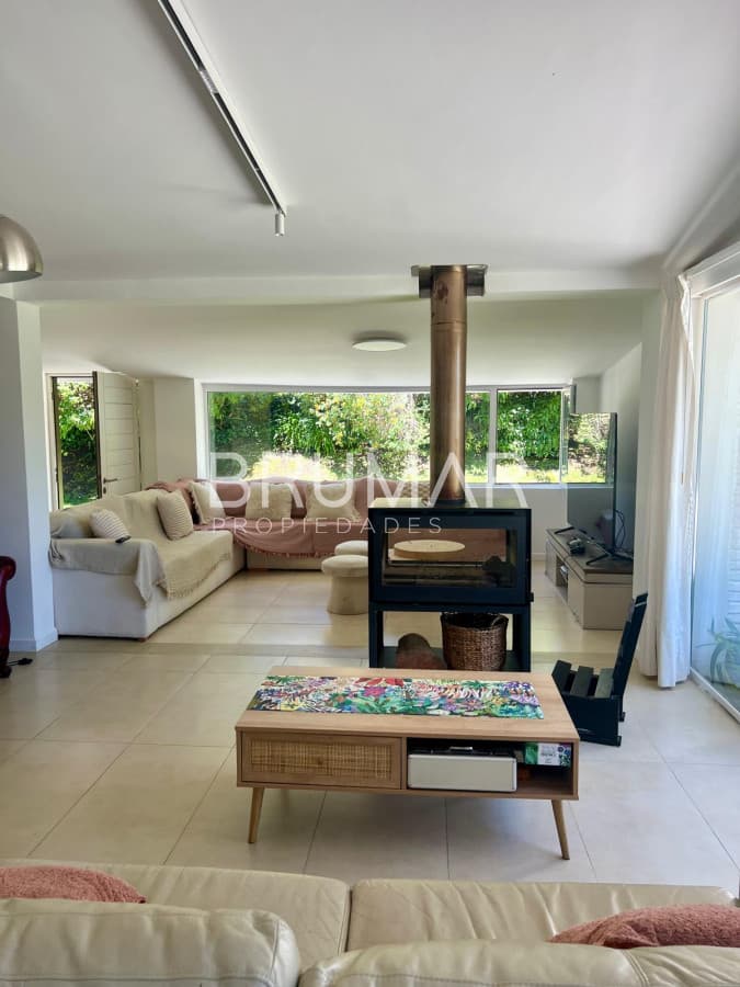 Alquiler de verano playa mansa 4 dormitorios  -