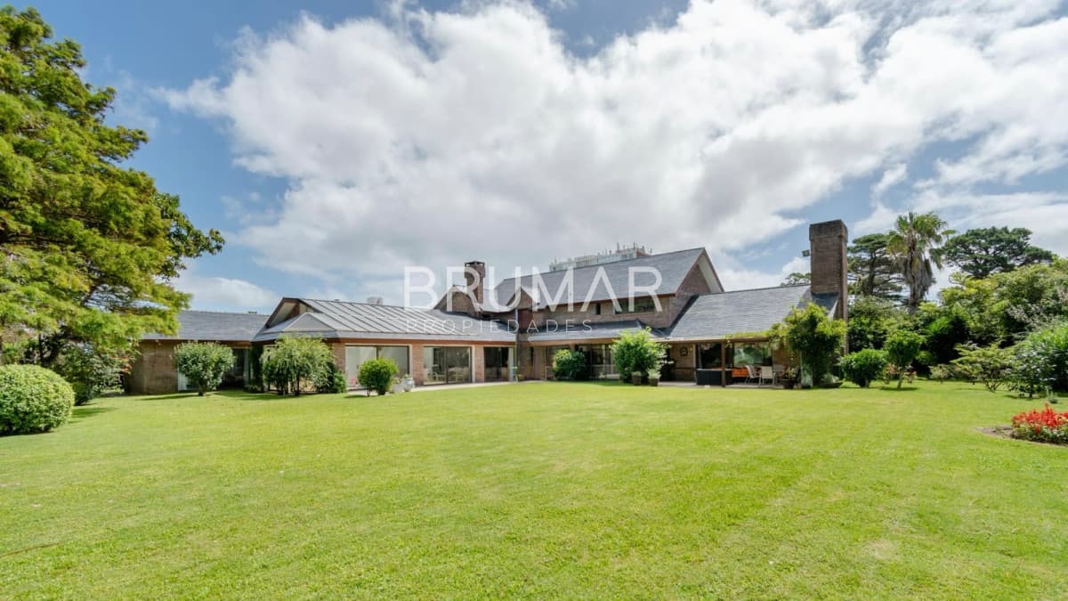 Casa en venta 8 dormitorios en playa mansa