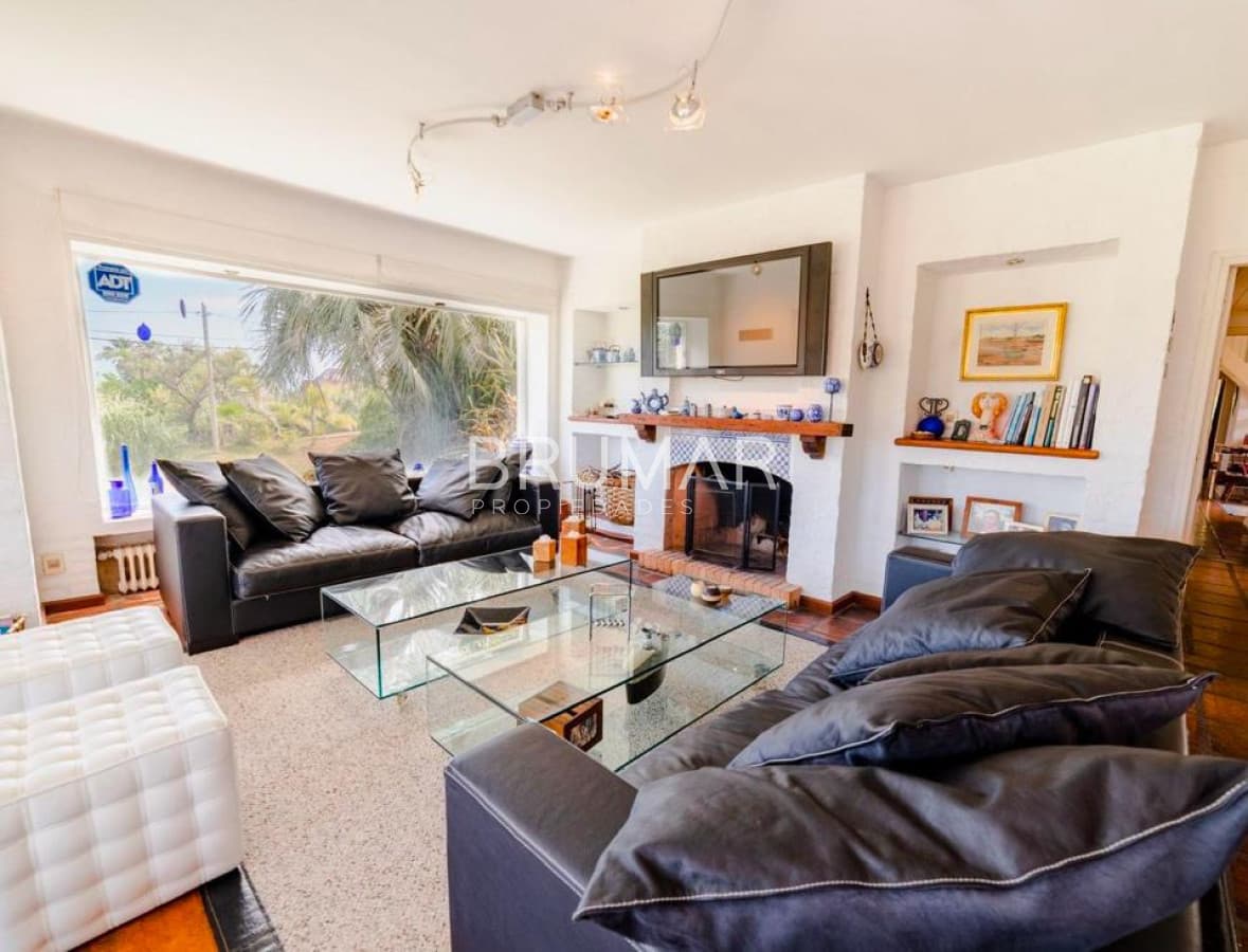 Venta de casa 6 dormitorios a una cuadra del mar