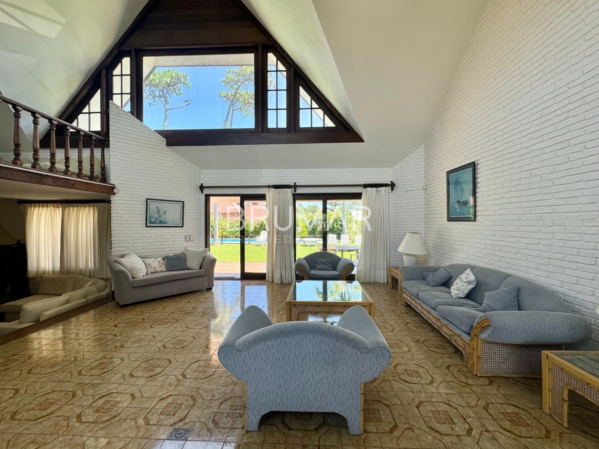 Venta de casa de cuatro dormitorios Playa Mansa