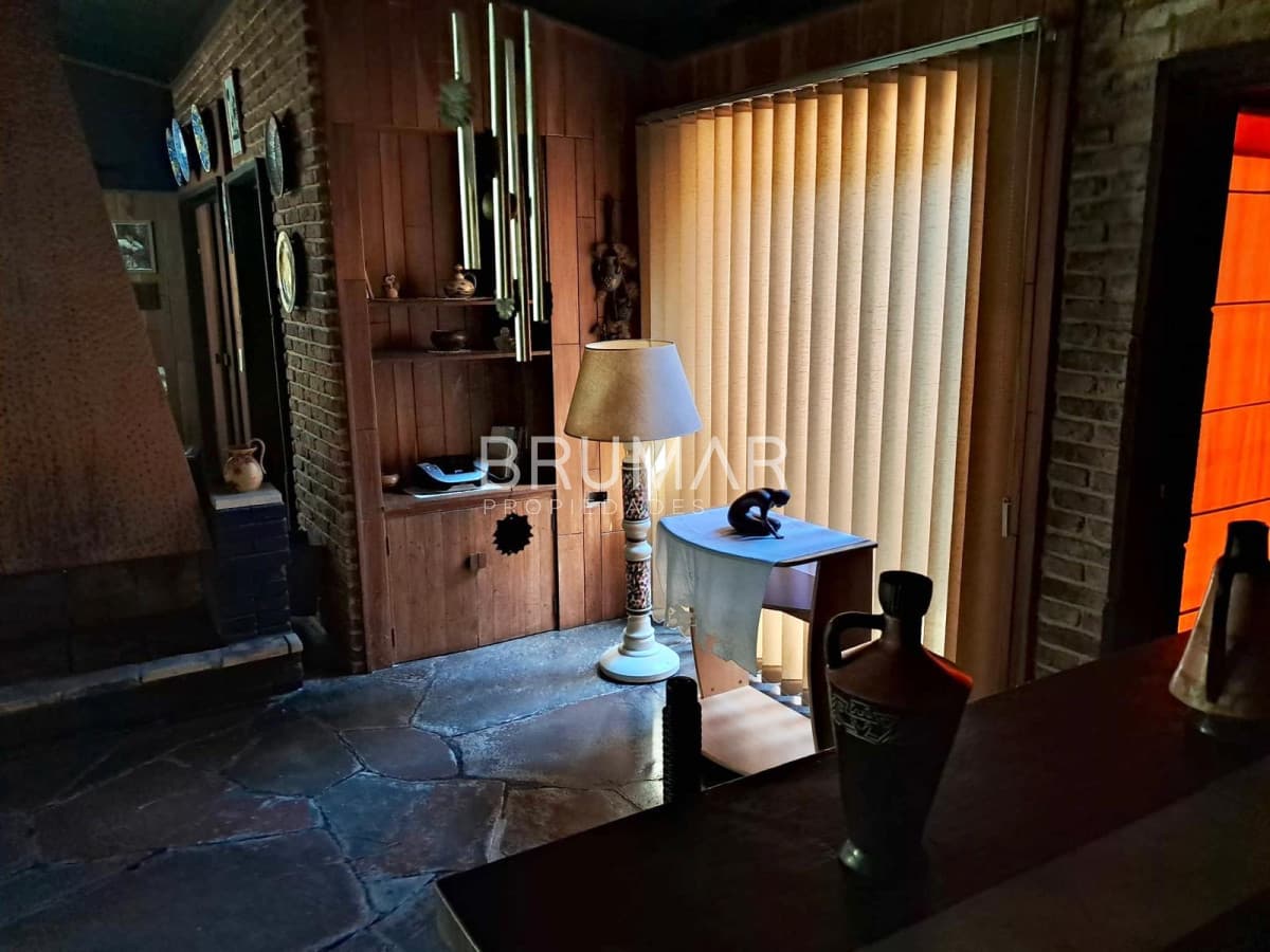 Venta de casa en excelente zona para fines de vivienda y comercial