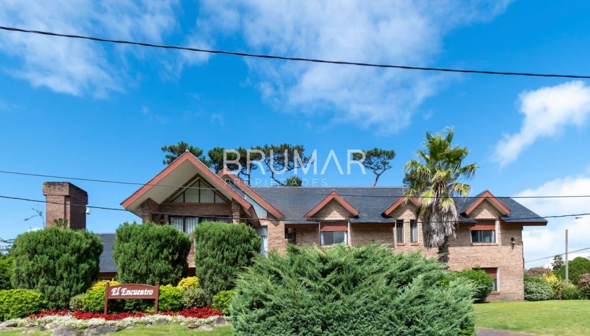 Casa en venta 8 dormitorios en playa mansa