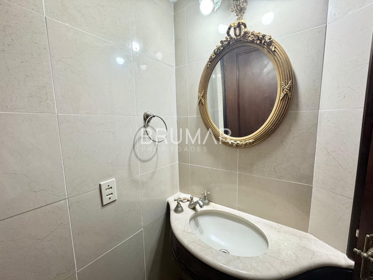 Venta de casa de cuatro dormitorios Playa Mansa