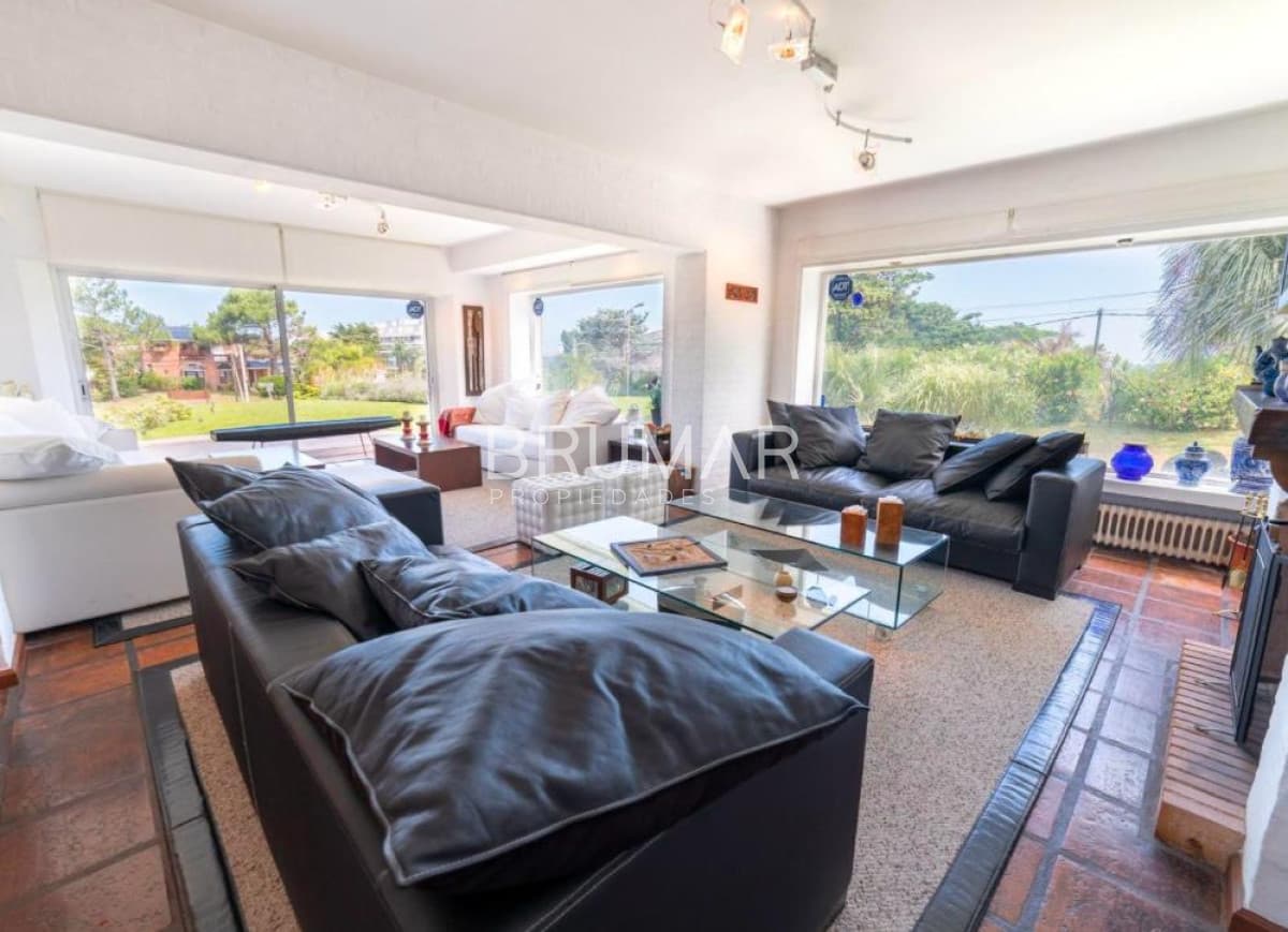 Venta de casa 6 dormitorios a una cuadra del mar