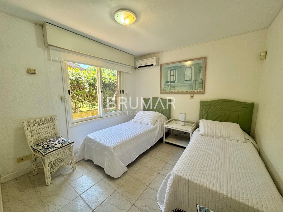 Venta de casa gran terreno a pasos del mar