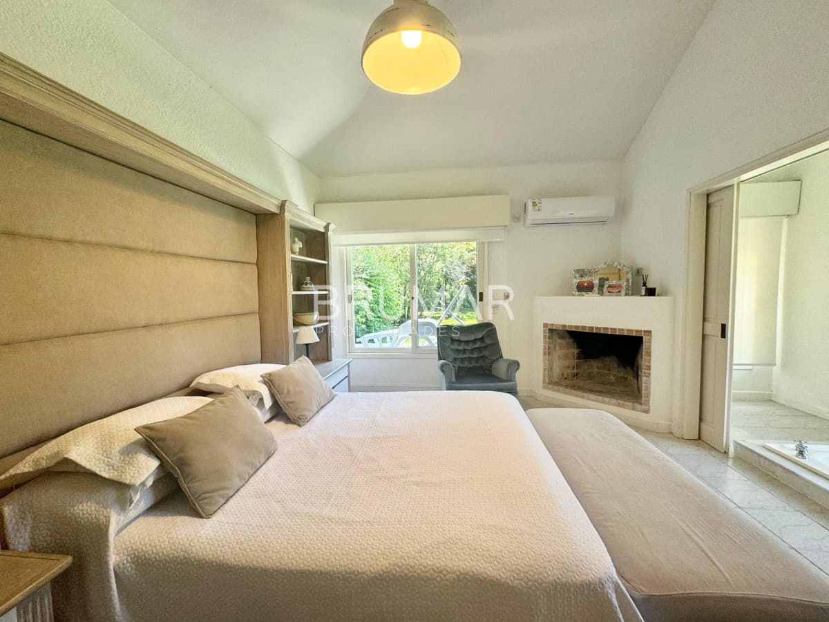 Venta de casa gran terreno a pasos del mar