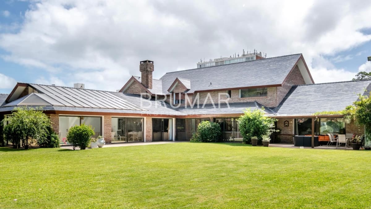 Casa en venta 8 dormitorios en playa mansa
