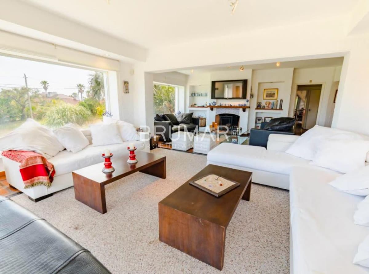 Venta de casa 6 dormitorios a una cuadra del mar