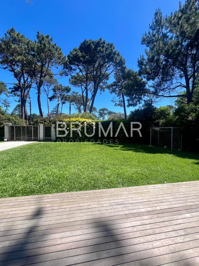 Alquiler de verano playa mansa 4 dormitorios  -