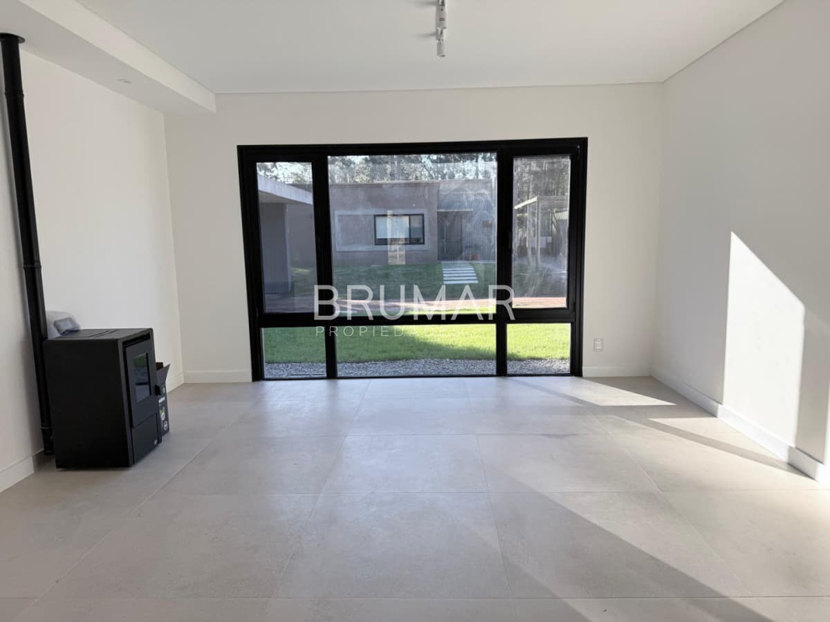 Casa venta Burnett 3 dormitorios, 2 baños, toillete
