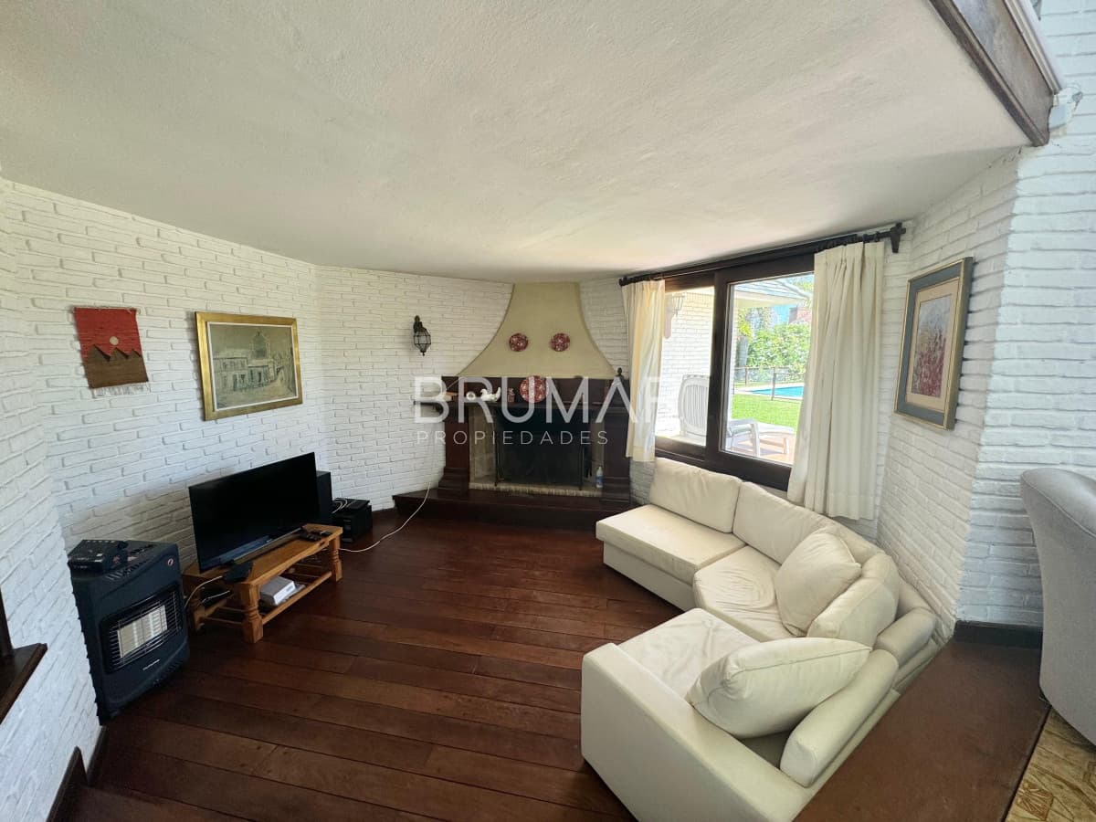 Venta de casa de cuatro dormitorios Playa Mansa