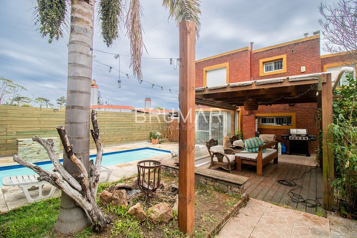 Venta casa en oportunidad a pasos de playa mansa.