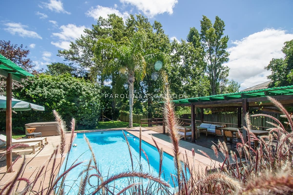 Casa Venta 5 dormitorios Cantegril.