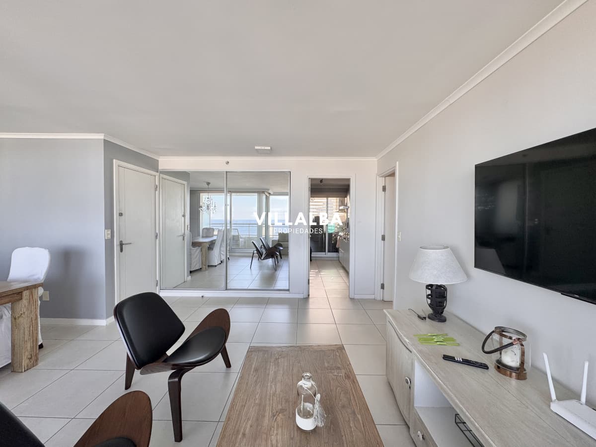 Apartamento en venta 2 dormitorios Aidy Grill Punta del Este Ocean Drive piso alto vista al mar