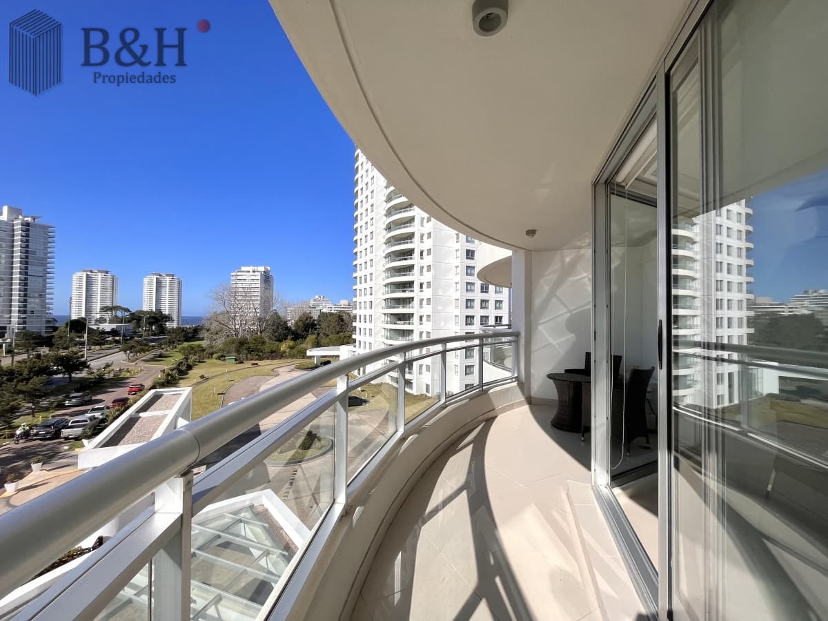 Apartamento alquiler anual Punta del este 3 dormitorios más dependencia Aidy grill